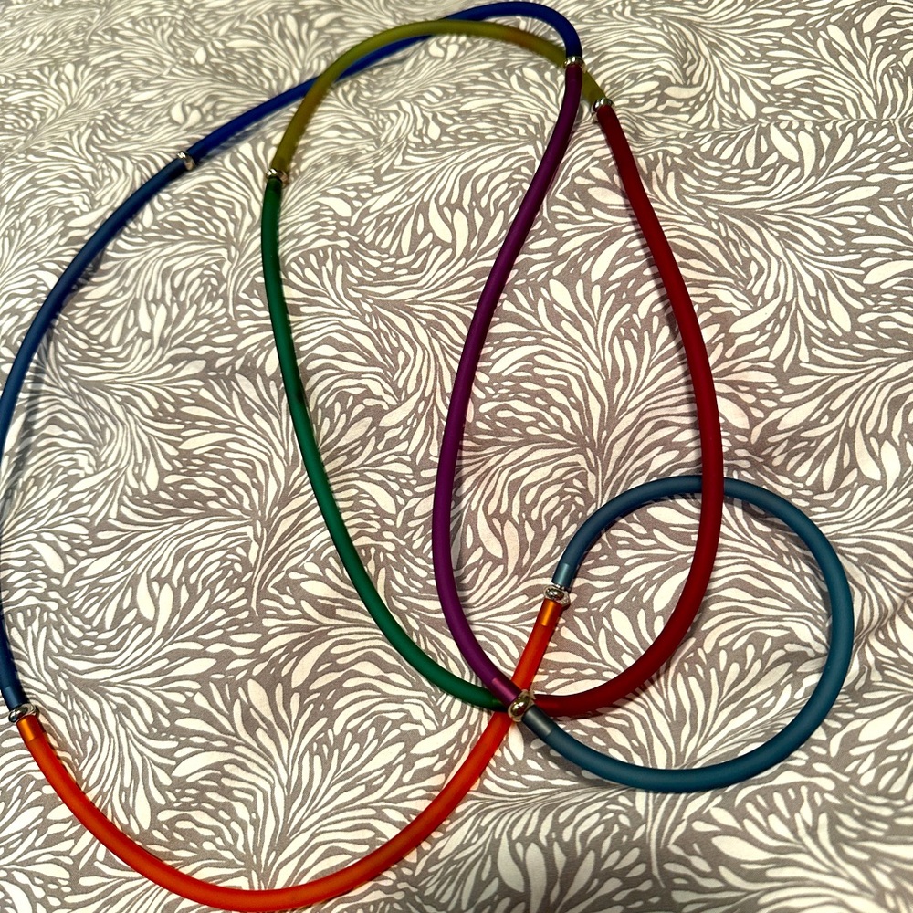 Customizable rubber necklace